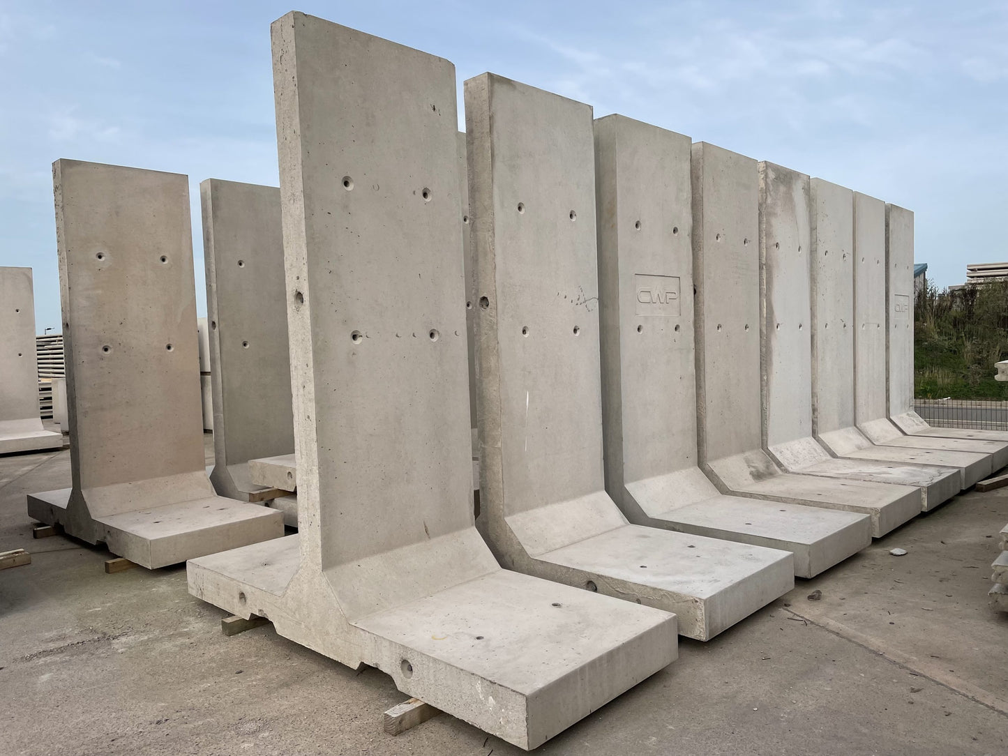 Freestanding T Walls