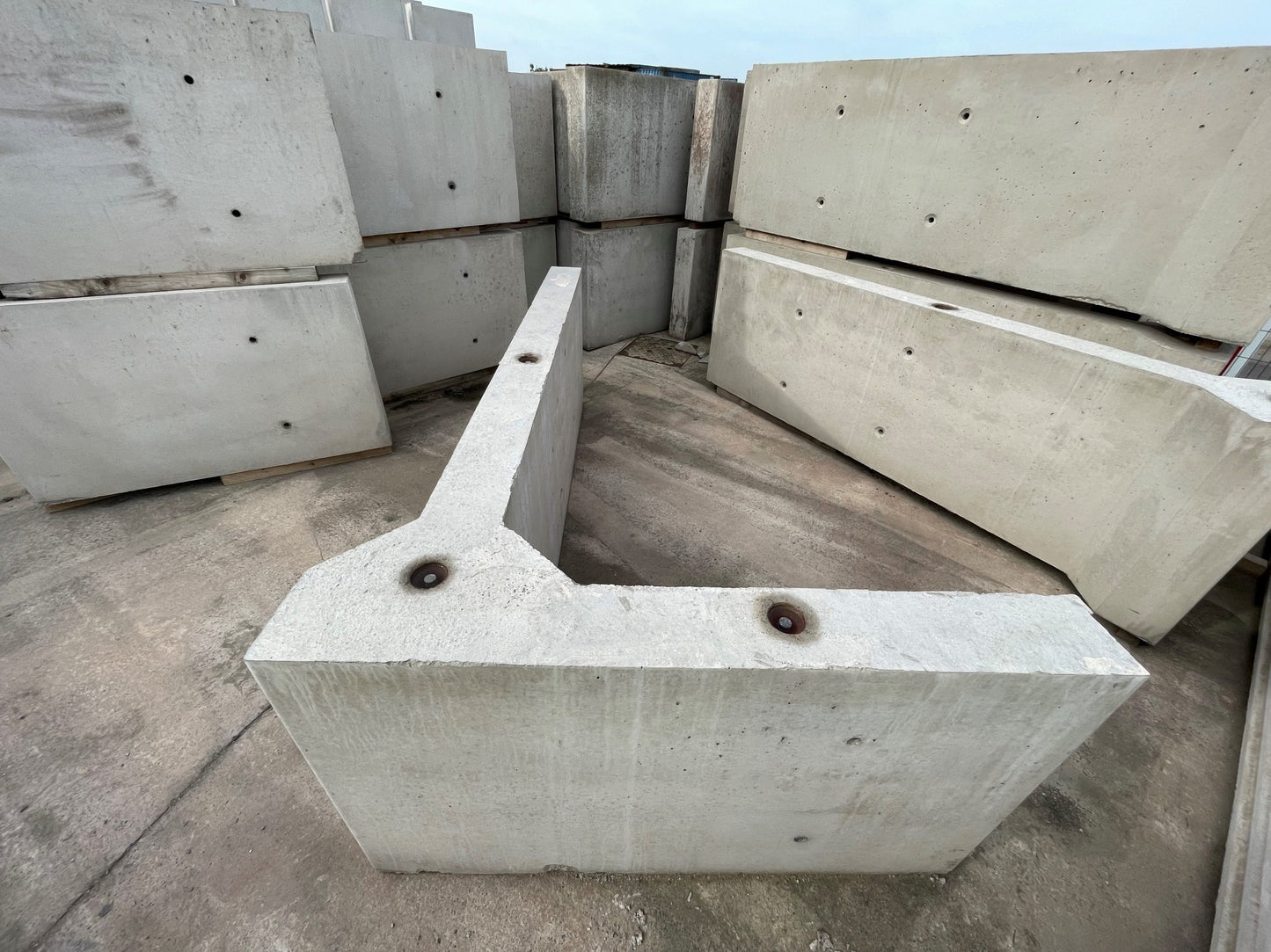 Freestanding L Walls