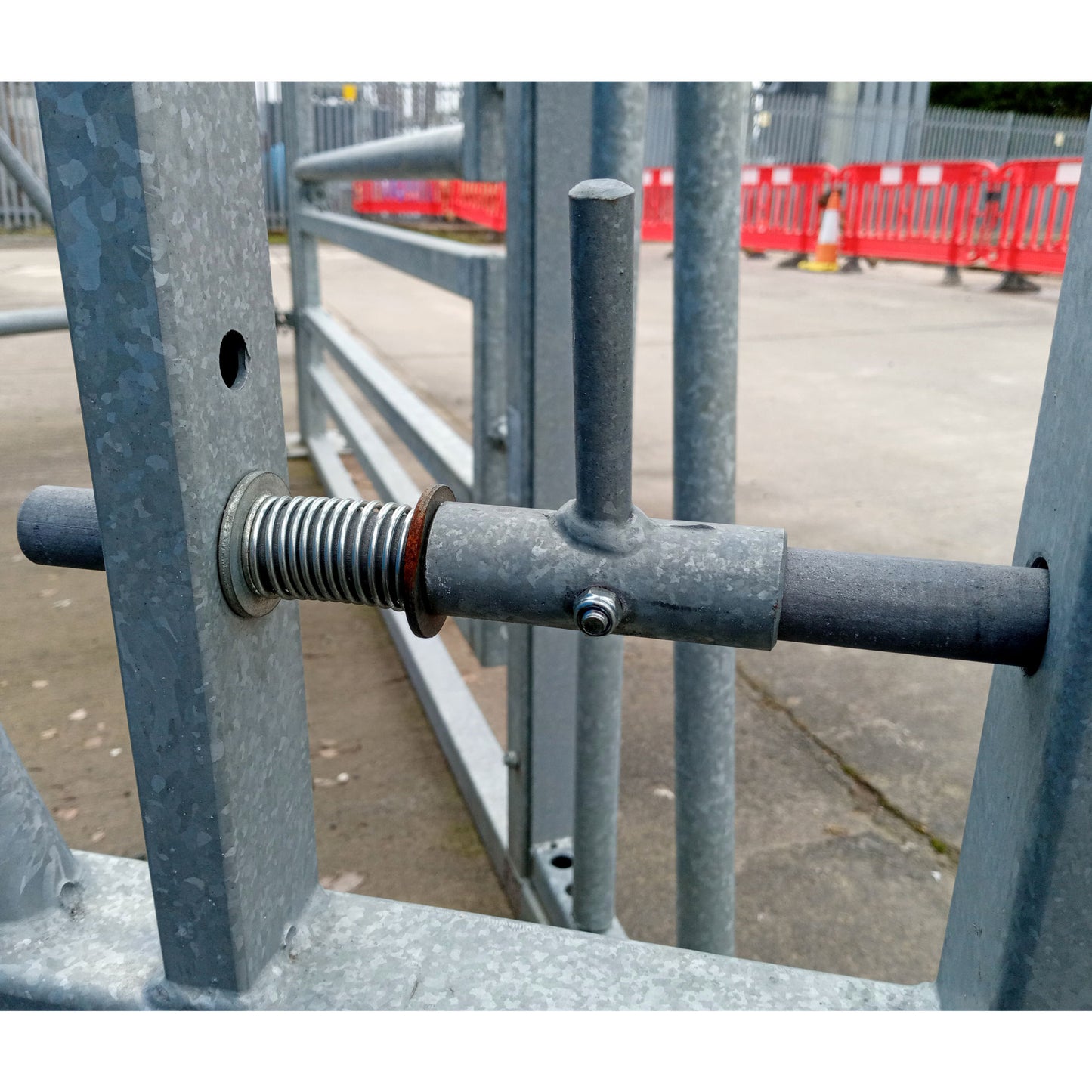 Ex-Display Market Diagonal Feed Barrier Gate Unit with timber base